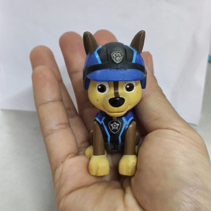 Đồ chơi mô hình Chó ngồi Paw Patrol cảnh sát Chase