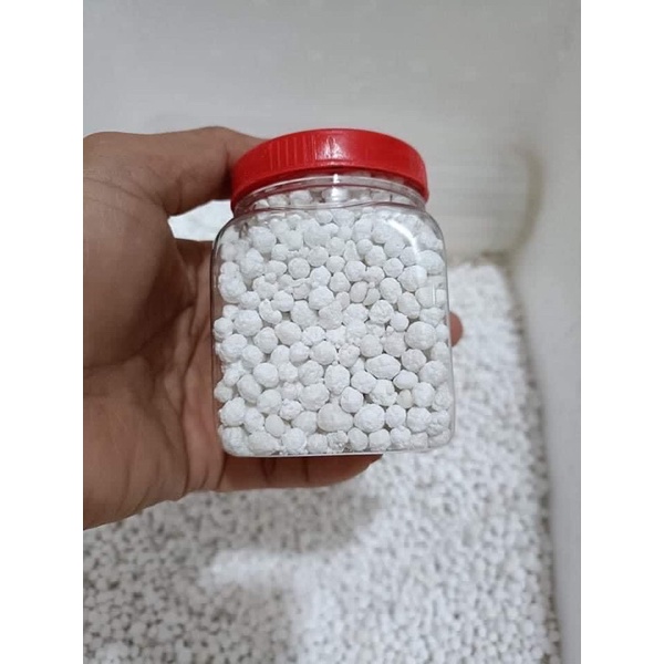 Phân tan chậm Trắng Nhật Bản 200g Công dụng: bật mầm ra rễ khỏe. Tái tạo bộ rễ giúp hấp thu dinh dưỡng trong đất.