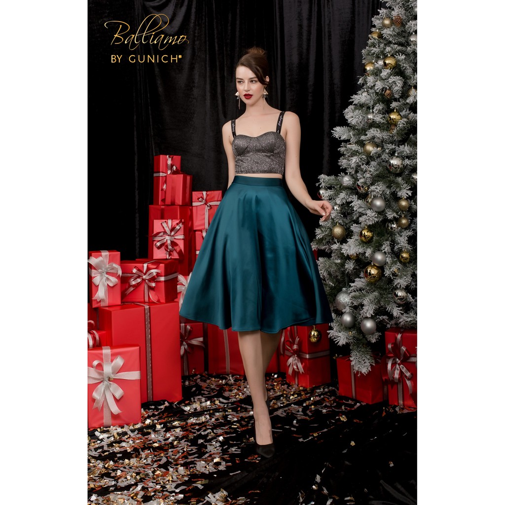 [Mã FAMALLT5 giảm 15% đơn 150k] Chân váy lụa xanh midnight midi dáng xòe Gunich | BigBuy360 - bigbuy360.vn