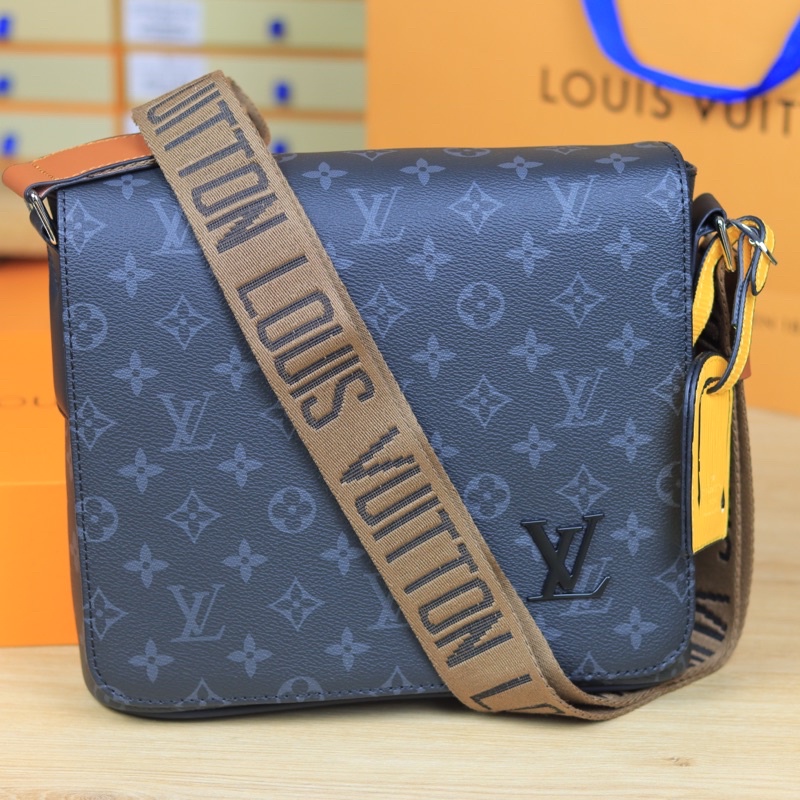 Túi đeo chéo nam M45628 chất liệu da mềm không nhăn size 25x23x6cm Fullbox