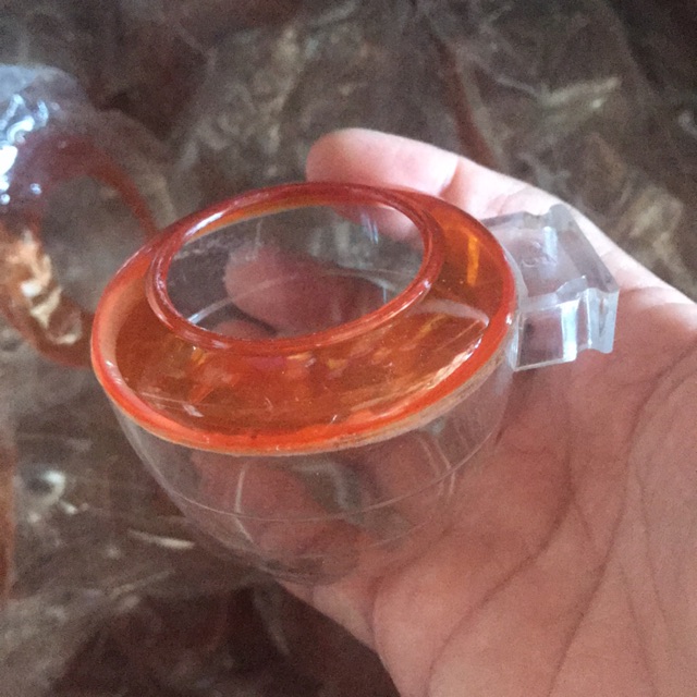 Cóng nhựa đỏ đựng cám, sâu cho chim