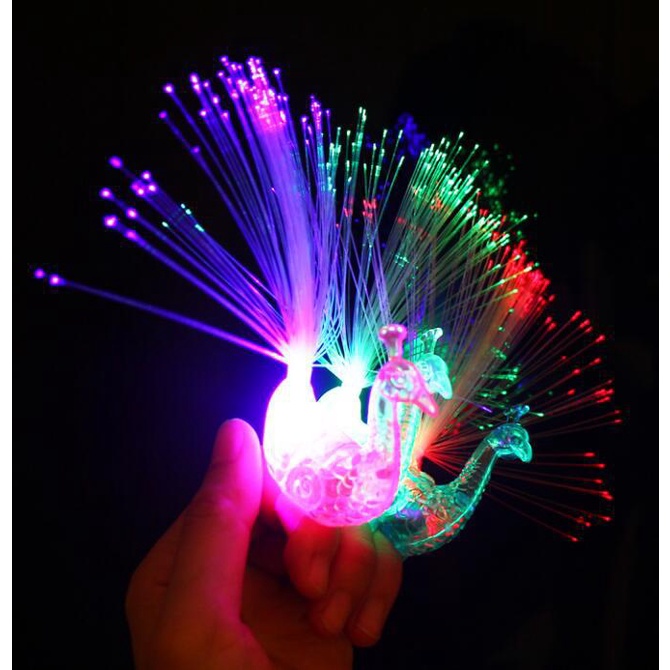 Đèn led đeo ngón tay hình chim công đa sắc màu độc đáo