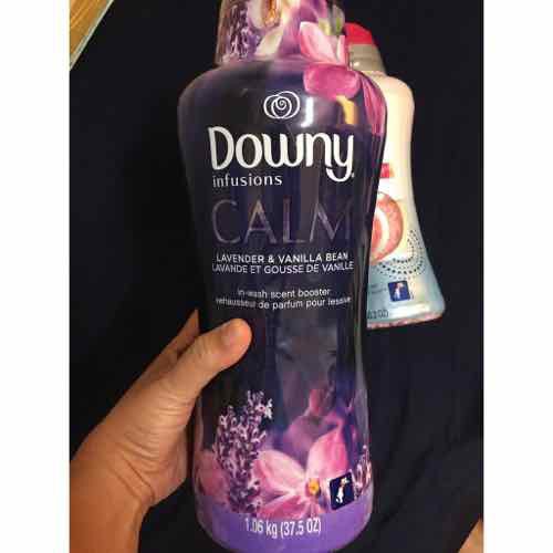 Hạt xả thơm quần áo Downy Infusions Calm Lavender & Vanilla Bean của Mỹ chai 1.06kg