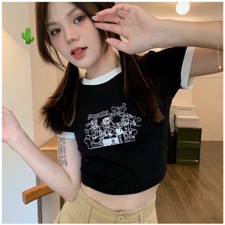 Áo croptop  phối viền trắng đen