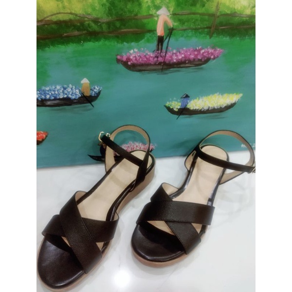 Giày Sandal Quai Chéo Khoá Cổ Chân Đế Bằng Cao 3 Phân