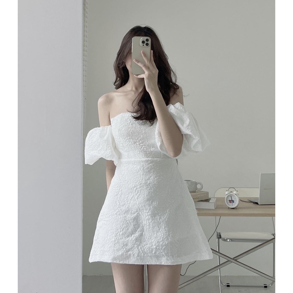 Lại một siêu phẩm dành cho các nàng 😍😍😍 ❤️❤️ Váy gấm xốp trễ vai tay bồng siêu xinh 🎉🎉🎉