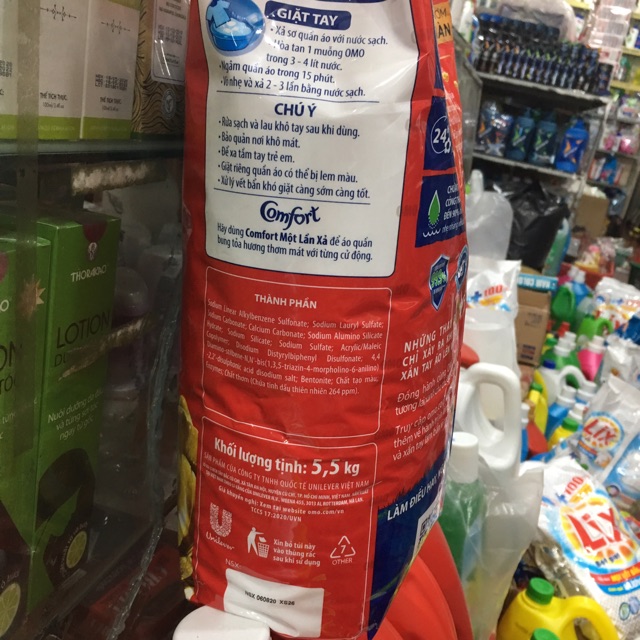 Bột giặt OMO Comfort tinh dầu thơm nồng nàn 5.5kg