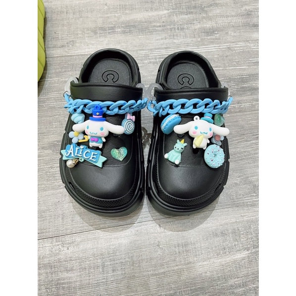 Dép Crocss cao 5cm tặng kèm charm Hello kitty , thỏ cinnamoroll