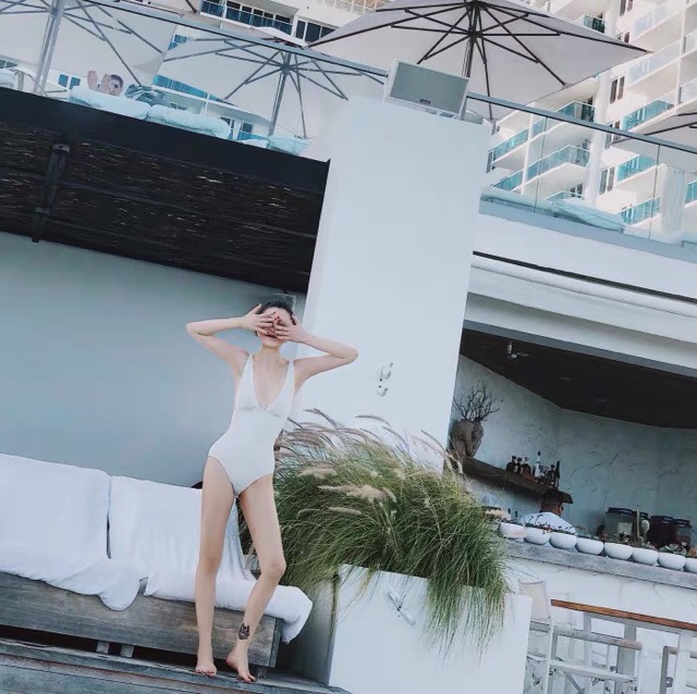 Bikini 1 mảnh vải gân thun