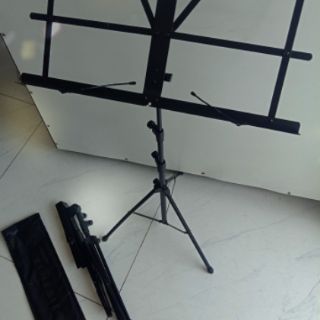 Giá để sách nhạc.