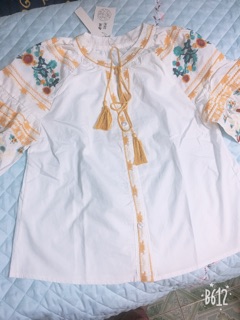Áo sơ mi thêu hoa