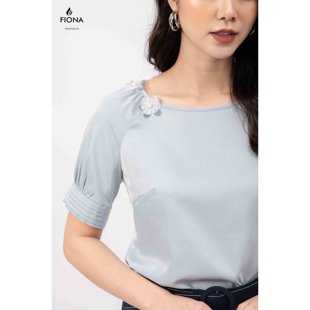 Áo sơ mi nữ dáng suông, chất lụa tằm cổ tròn đính hoa, xếp li cửa tay FIONA F551150