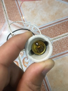 Đui đèn xoáy sứ E14 liền dây có cầu