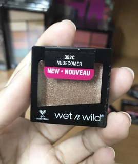 Nhũ mắt gel Wet n Wild