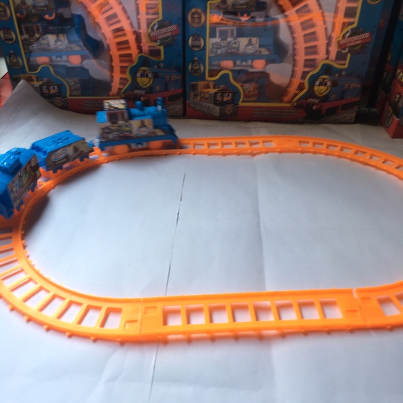 Đồ chơi, đồ chơi trẻ em, đoàn tàu chạy pin . Mô hình đoàn tàu chạy đường ray,chỉ cần 1 viên pin con thỏ là chạy tít luôn