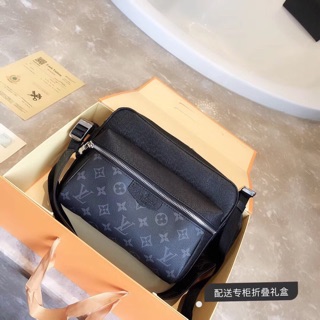 Lv messeger for men