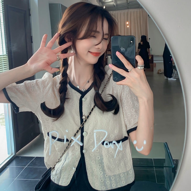 [Spot] Japanese short-sleeved shirt women's V-neck design summer sense appropriate short-sleeved shirt women