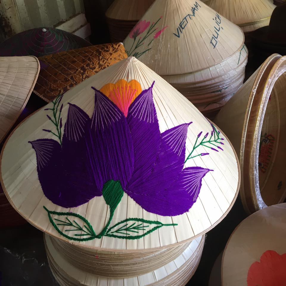 Nón lá Huế thêu