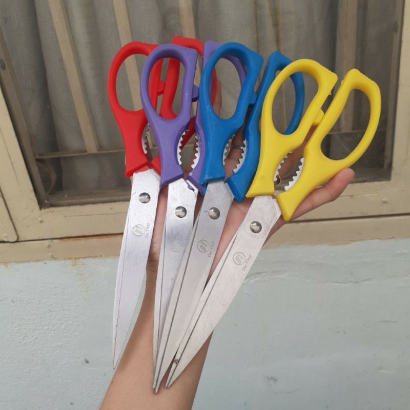 Kéo cắt tay kiểu lệch giá rẻ màu ngẫu nhiên(Kt: 23cm)