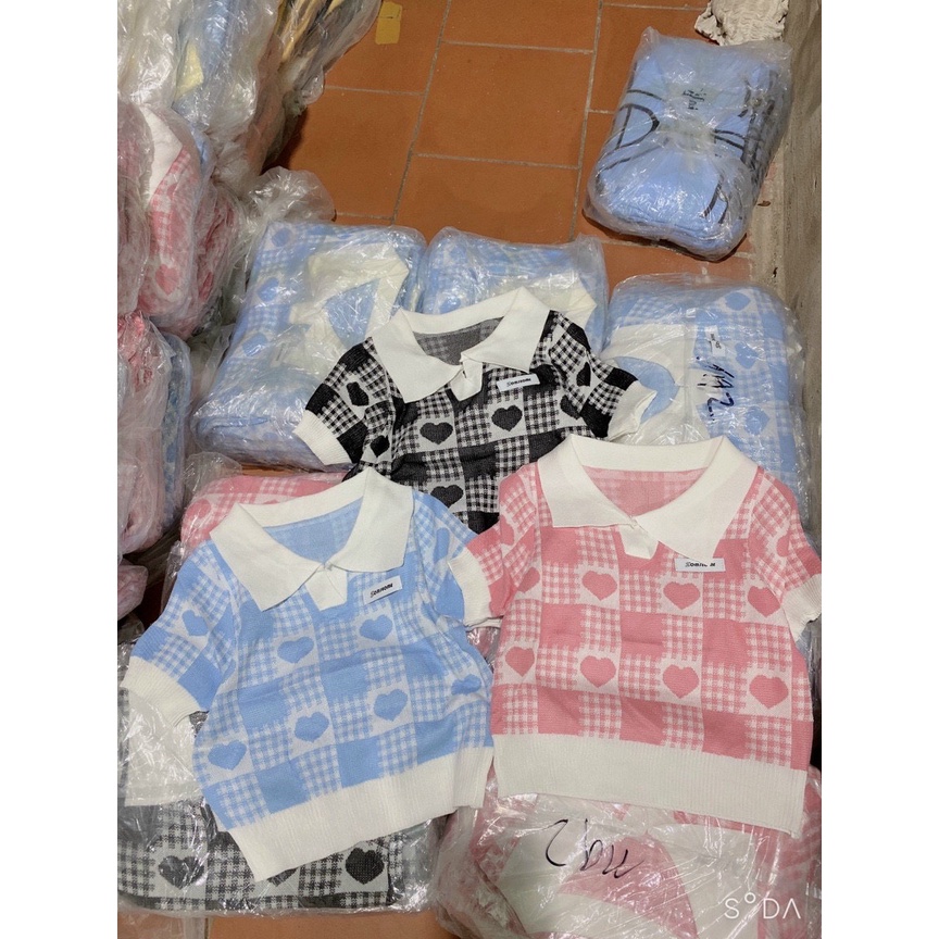 Áo len croptop sọc caro tim cổ bẻ