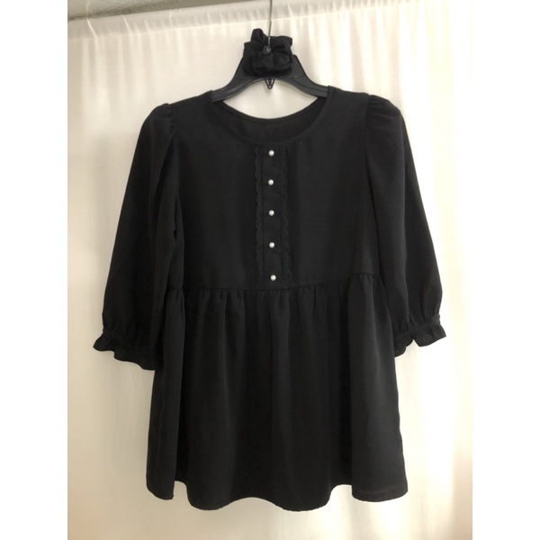 Áo babydoll cổ tròn nút trắng viền ren tặng kèm scrunchie cùng màu