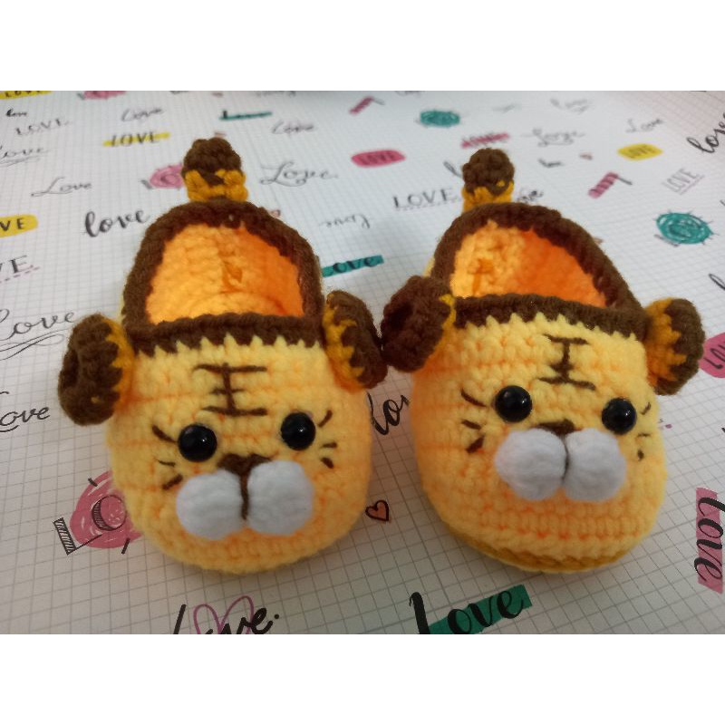 Giày len con hổ (size 3 - 4 tháng)