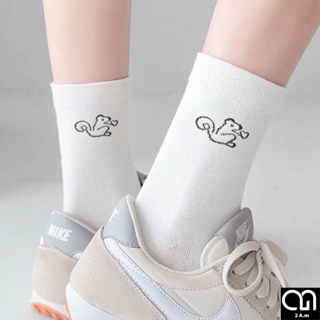 Tất Vớ Cổ Cao Nam Nữ Thời Trang Tone Trắng Unisex Style Hàn Quốc