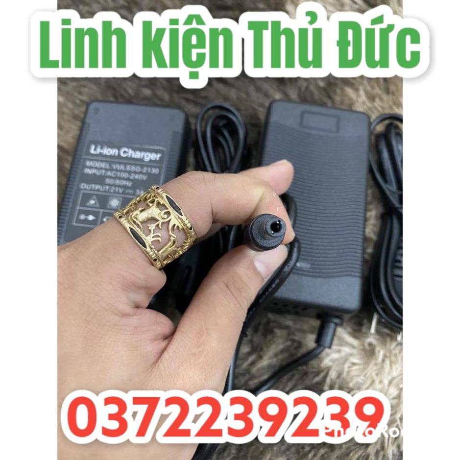 Lktd BN.  Sạc 5S 21V - 3A chuyên pin Li-ion ,có quạt tản nhiệt và đèn led báo đầy.
