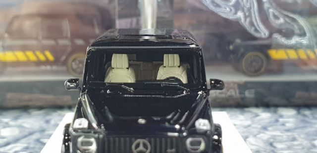 Xe Mô Hình Mercedes-AMG G63 2019 1:64 MotorHelix ( Đen Viền Vàng )