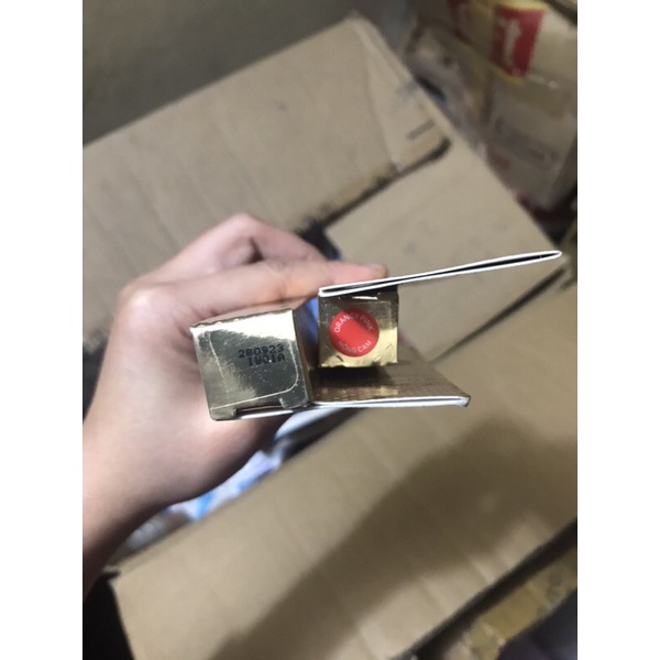Son Lip On Lip Diamond Shine 2.2g màu đỏ mận, hồng cam