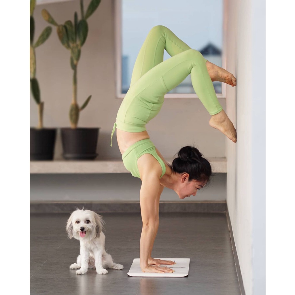 Miếng lót đầu tập Handstand - Thư viện Yoga - Chất liệu cao su, Kích thước 64cm x 34cm, dày 4,2mm