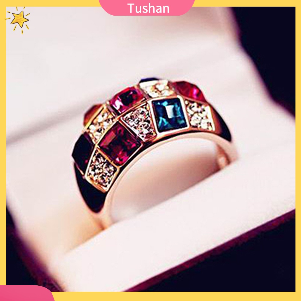 Nhẫn mạ vàng đính đá sang trọng
