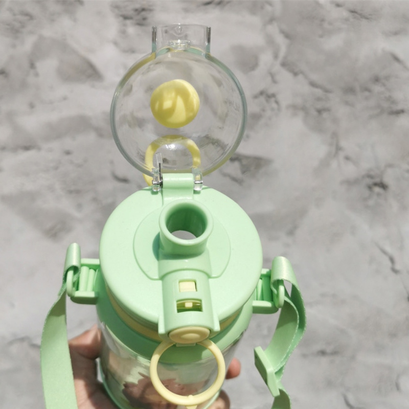 Bình Nước Cỡ Lớn Họa Tiết Hoạt Hình Dễ Thương Có Tay Cầm Tiện Lợi Se7En