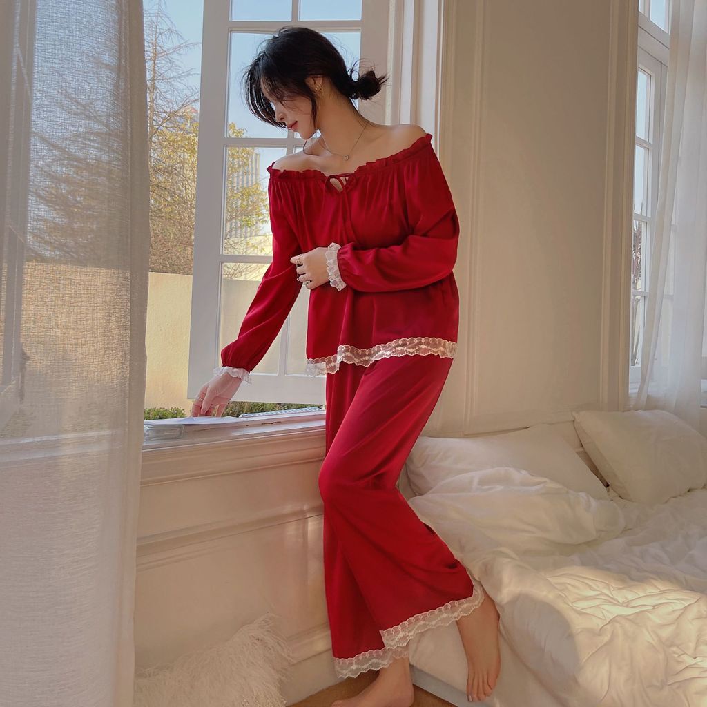 Bộ đồ ngủ tay dài phối ren phong cách công chúa xinh xắn cho nữ