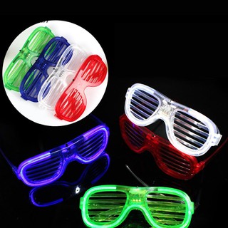 Mắt kính có đèn LED nhấp nháy độc đáo