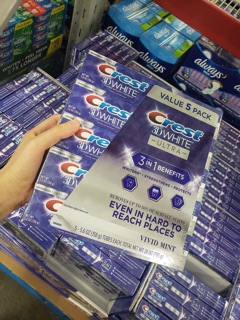Kem đánh trắng răng CREST & Colgate