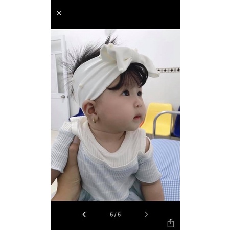 Băng đô tóc giả cho bé gái xinh xắn.