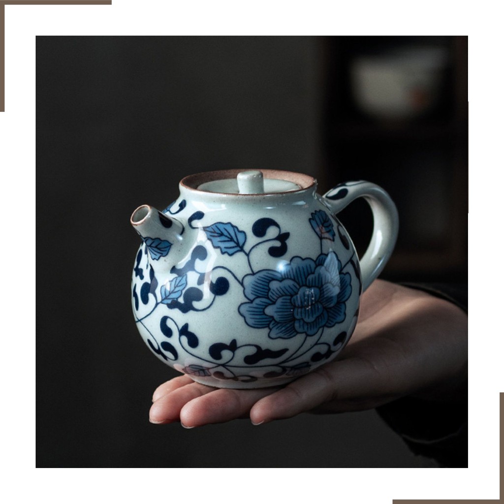 Ấm Trà Men Lam Hoạ Tiết Hoa Mẫu Đơn