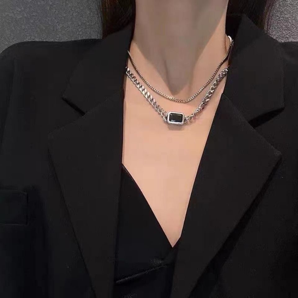 Set 2 dây chuyền nữ Madeline V25 cổ điển mặt chữ nhật màu đen cá tính, phong cách hip hop