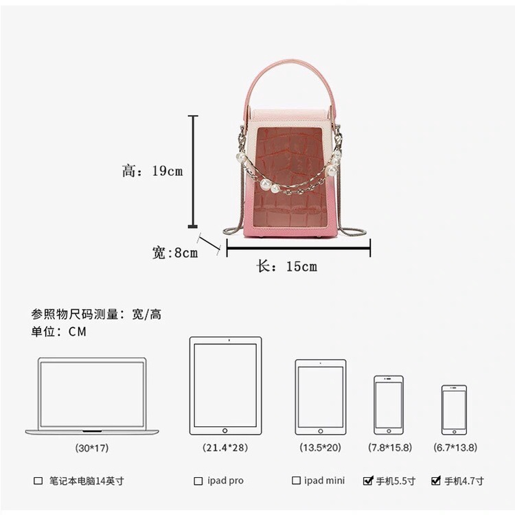 Túi đeo chéo trong suốt màu hồng phấn cực hot trong BST 2021