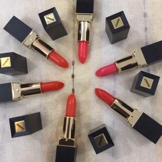 Son môi Honey Tint Lipstick, dưỡng ẩm, chống khô môi mang lại đôi môi mềm mại, tươi tắn