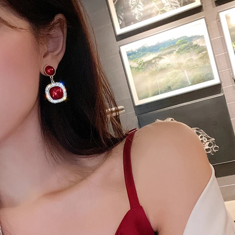 Bông tai mặt vuông đỏ quyến rũ phong cách Trung Hoa 2021 cho nữ