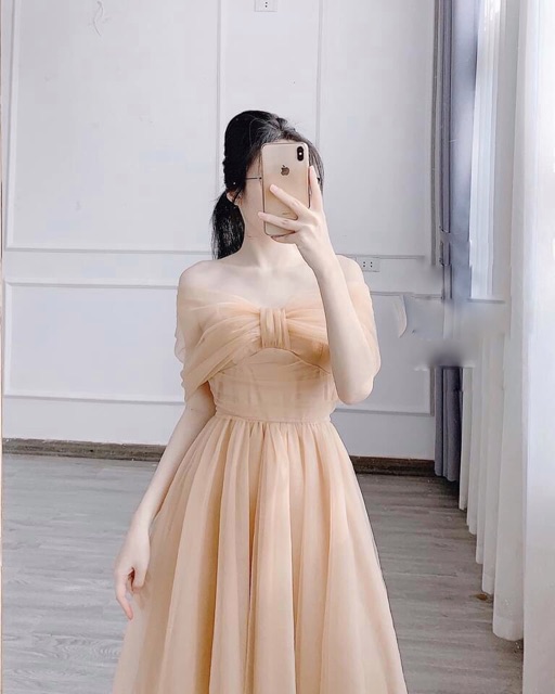 Váy công chúa trễ vai