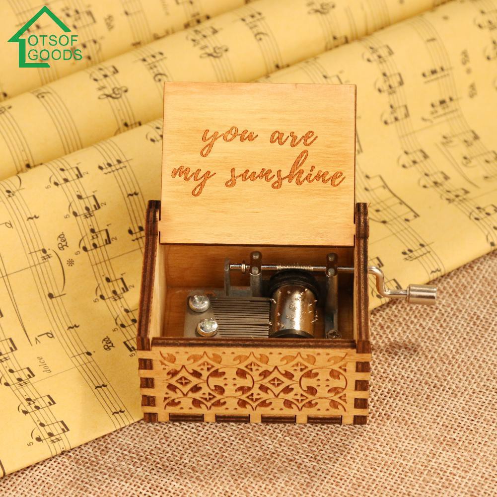 Hộp nhạc vỏ gỗ khắc chữ "You Are My Sunshine"