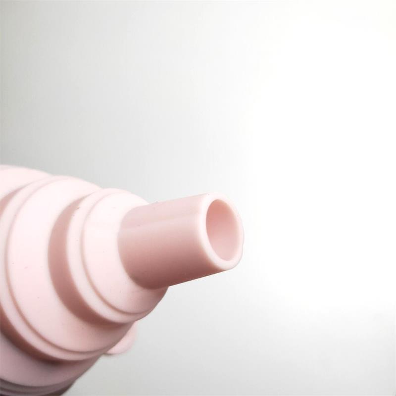 Phễu silicone gấp gọn được tiện lợi
