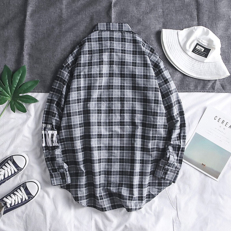 Áo sơ mi tay dài dáng rộng kẻ sọc phối túi lớn cá tính cho nam | BigBuy360 - bigbuy360.vn