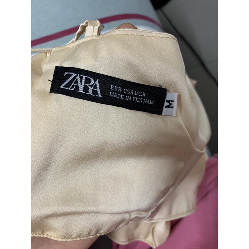 Zara Áo croptop màu kem