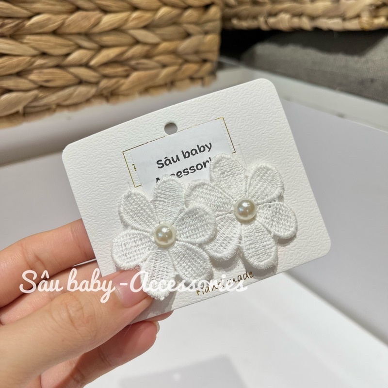 Bờm xước tóc, kẹp tóc hoa trắng đính hạt trai cho bé