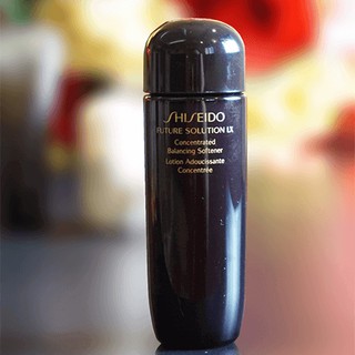 NƯỚC CÂN BẰNG SHISEIDO FUTURE SOLUTION LX CONCENTRATED BALANCING SOFTENER E 170ML