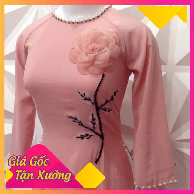 Áo dài màu hồng đính hoa